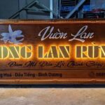 làm bảng hiệu gỗ